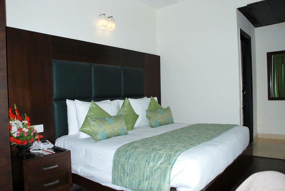 JHT Hotel Deluxe Room 5