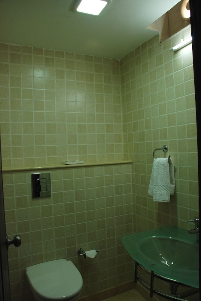 JHT Hotel Deluxe Room 13