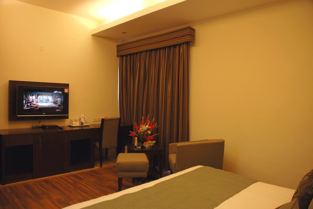 JHT Hotel Deluxe Room 8