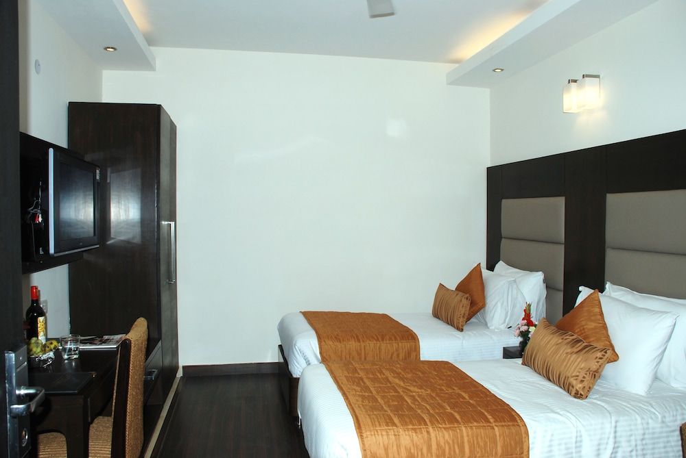 JHT Hotel Deluxe Room 10