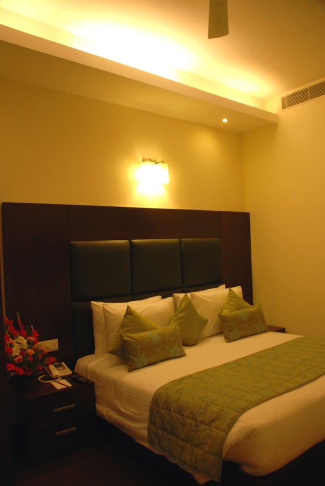 JHT Hotel Deluxe Room 9