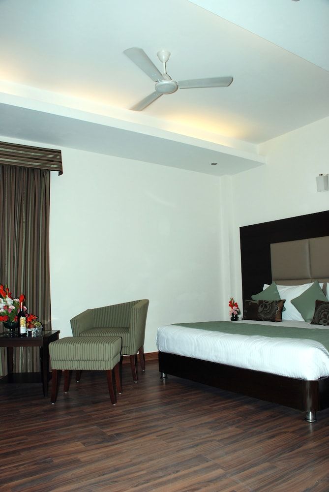 JHT Hotel Deluxe Room 6