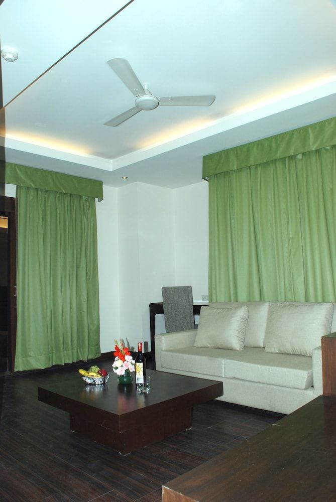 JHT Hotel Deluxe Room 4