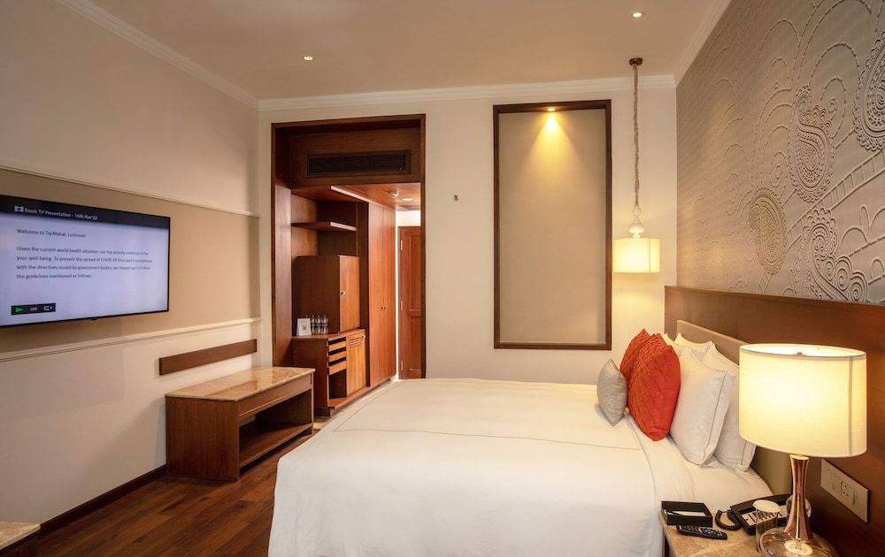 Taj Mahal, Lucknow Superior Room, 1 King Bed, Garden View 2