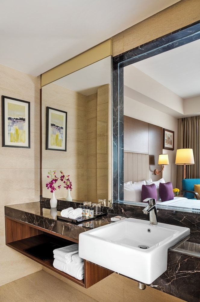 Vivanta Thiruvananthapuram Superior Room Twin Bed 2