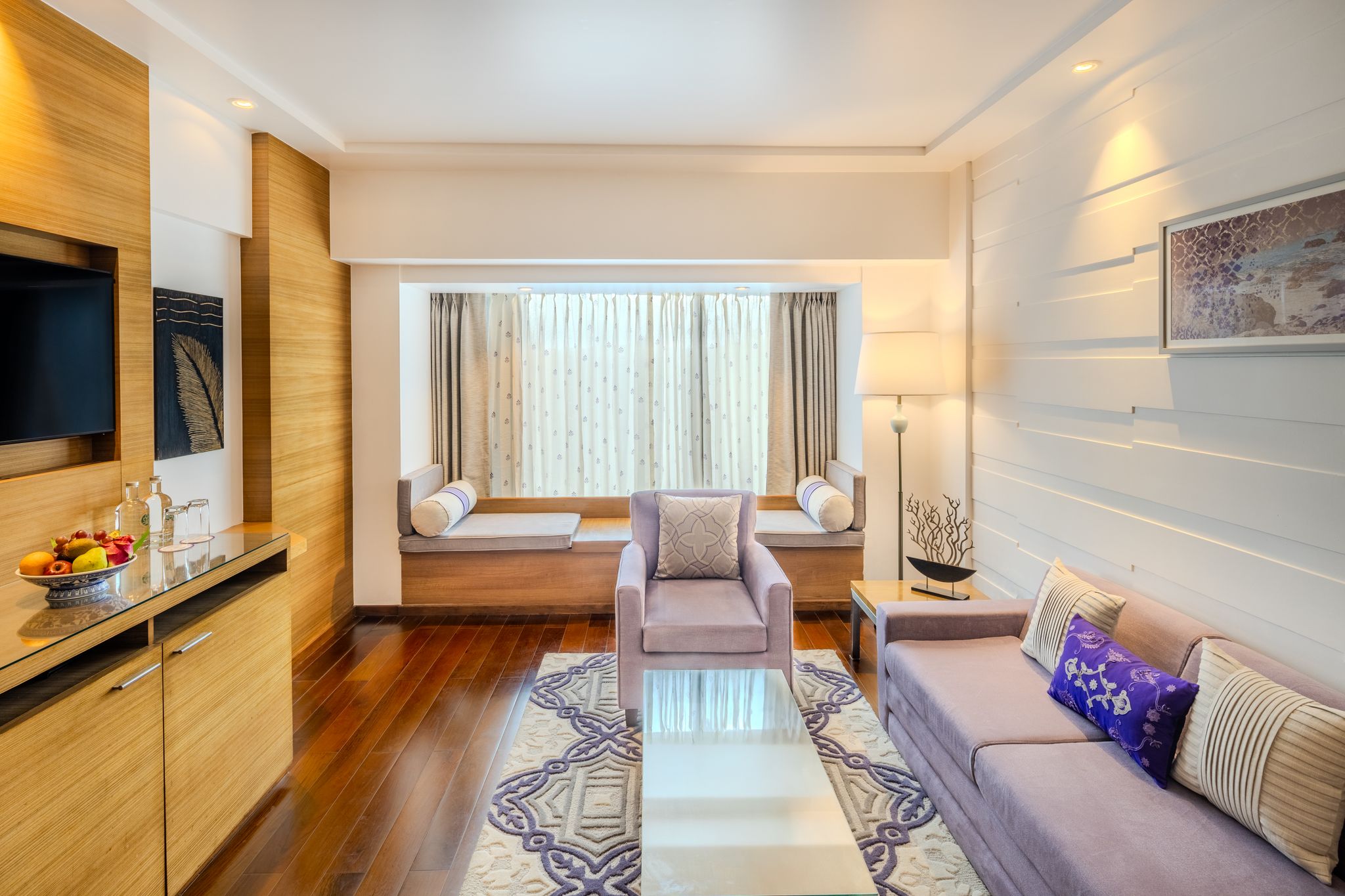 Deluxe Suite with 1 King Bed and City View