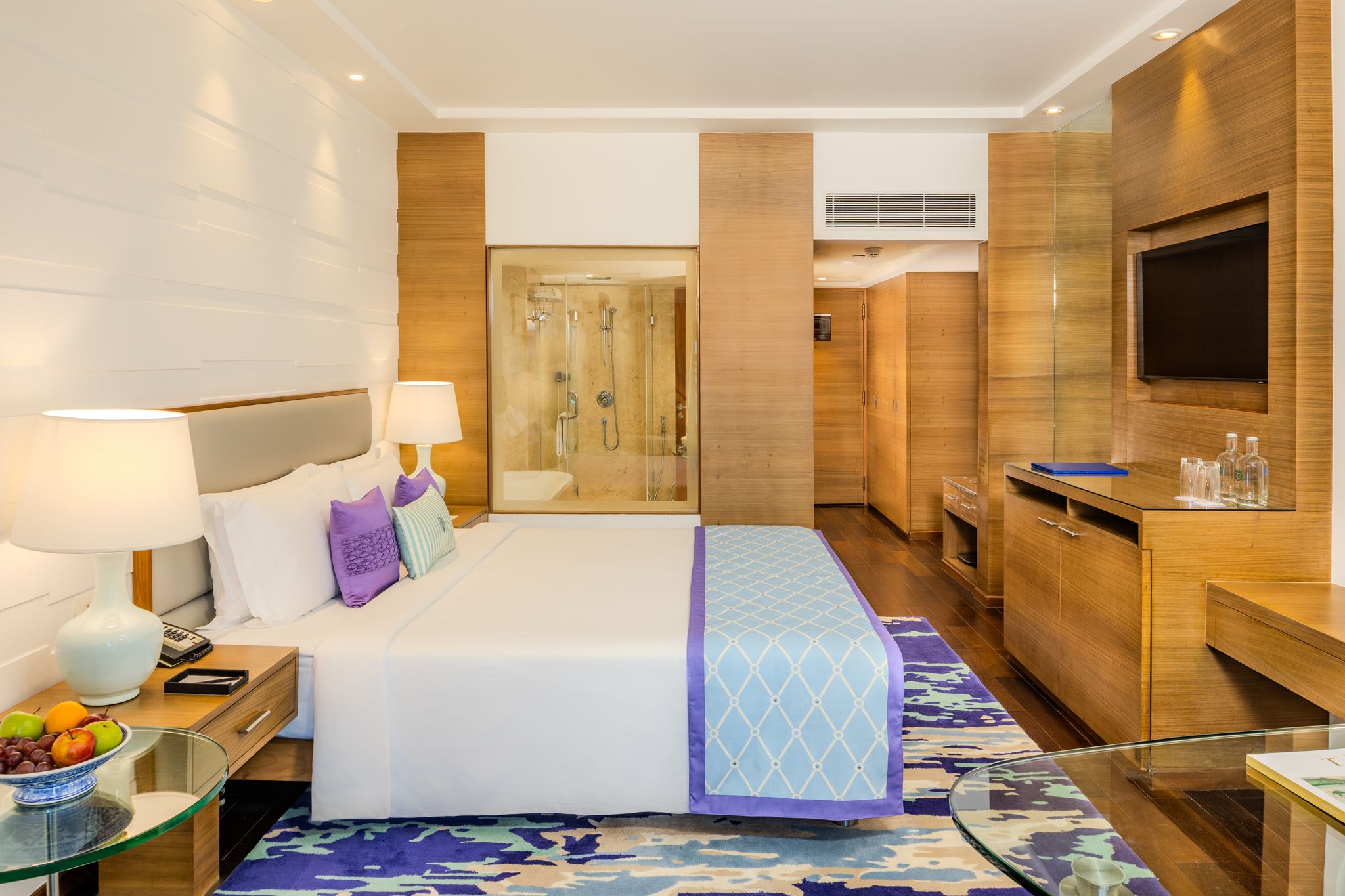 Executive Room with 1 King Bed and City View