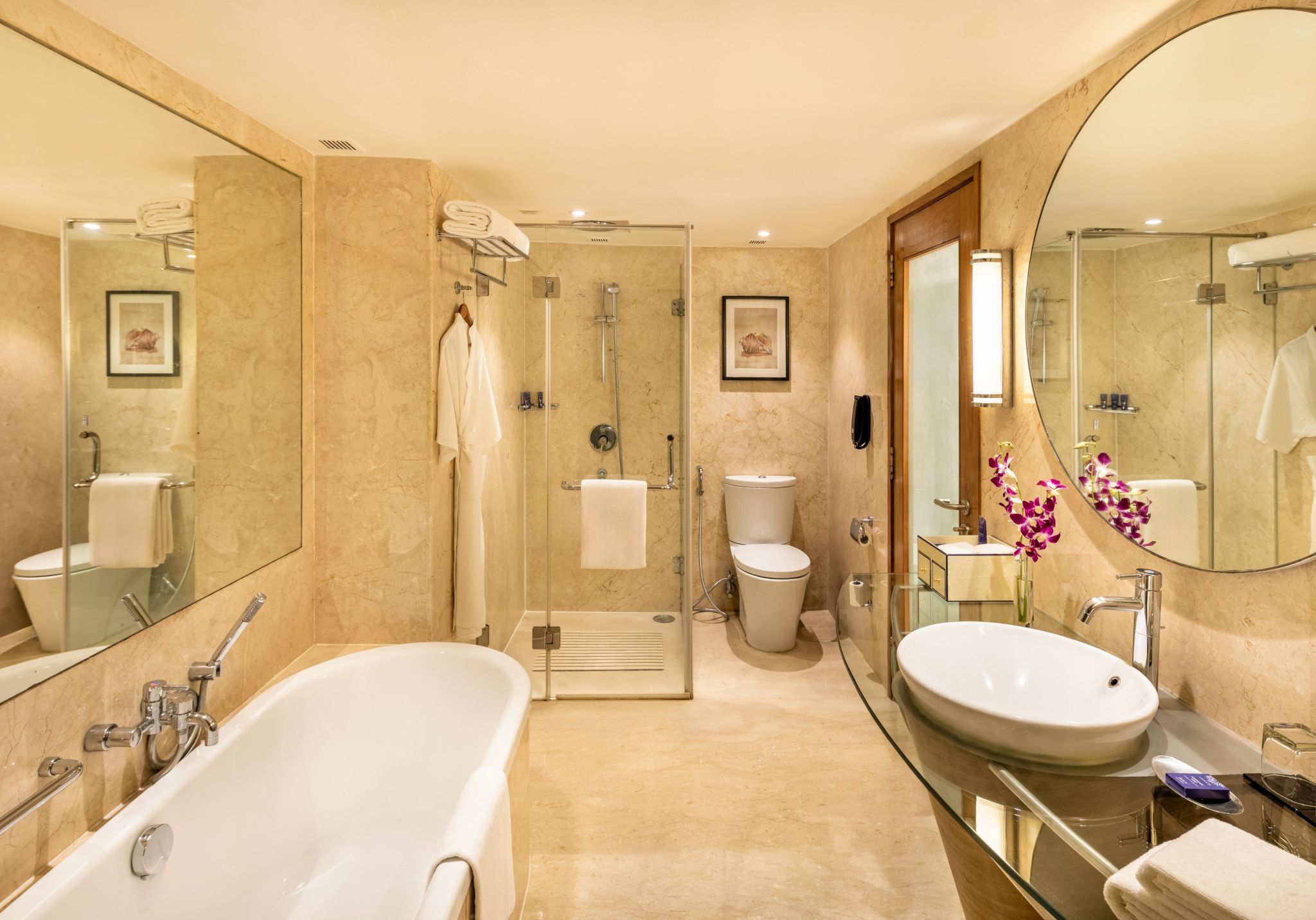 Premium Room with 1 King Bed and City View