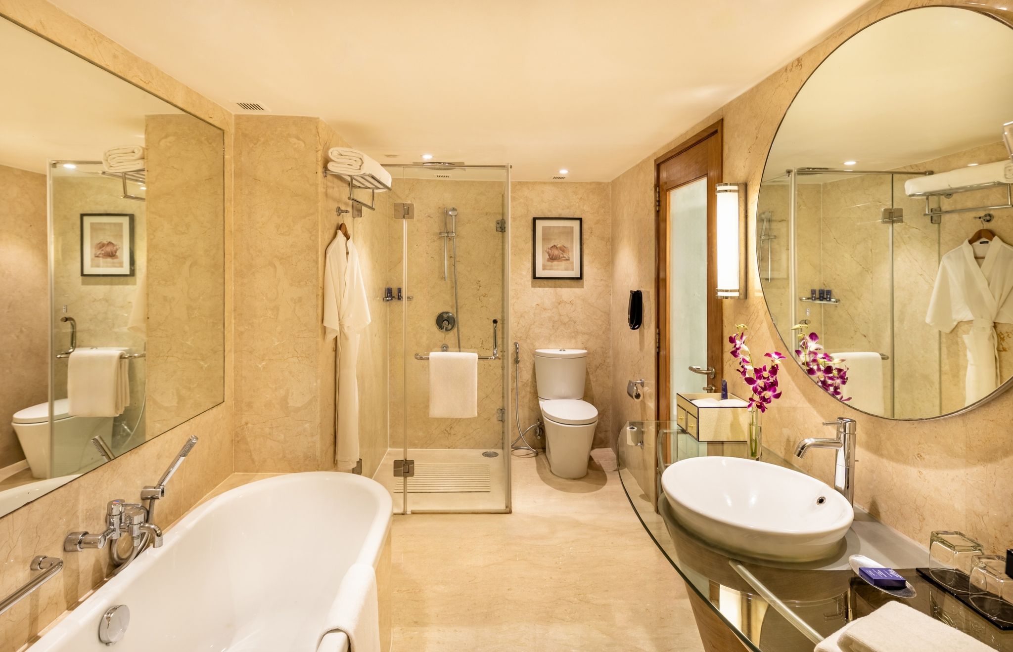 Vivanta Goa, Panaji Deluxe Room City View King Bed 2