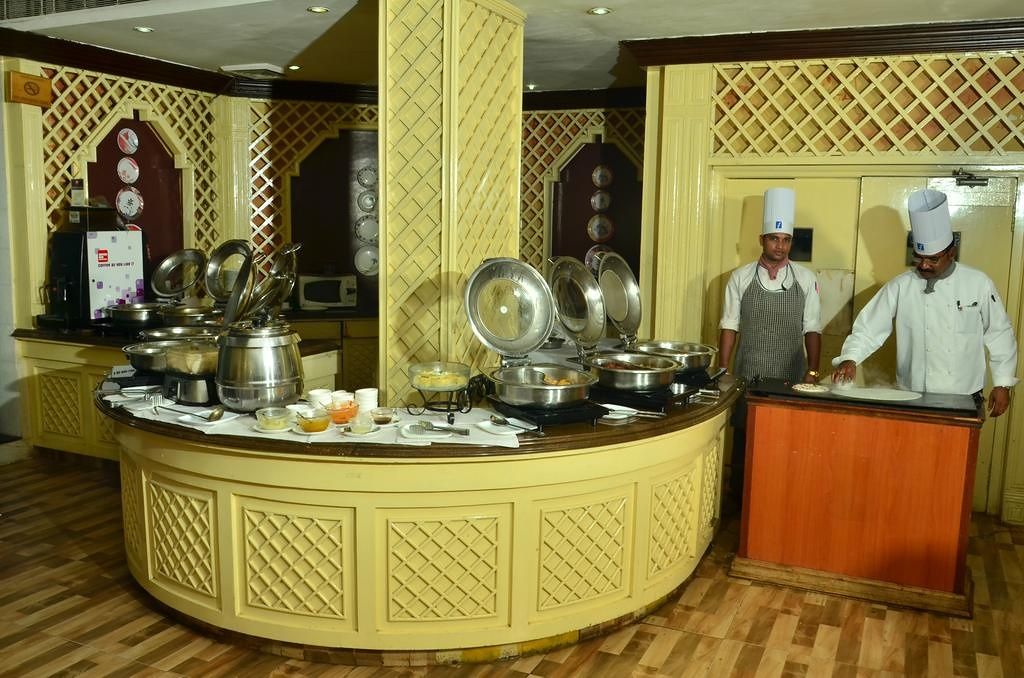 Food & Dining