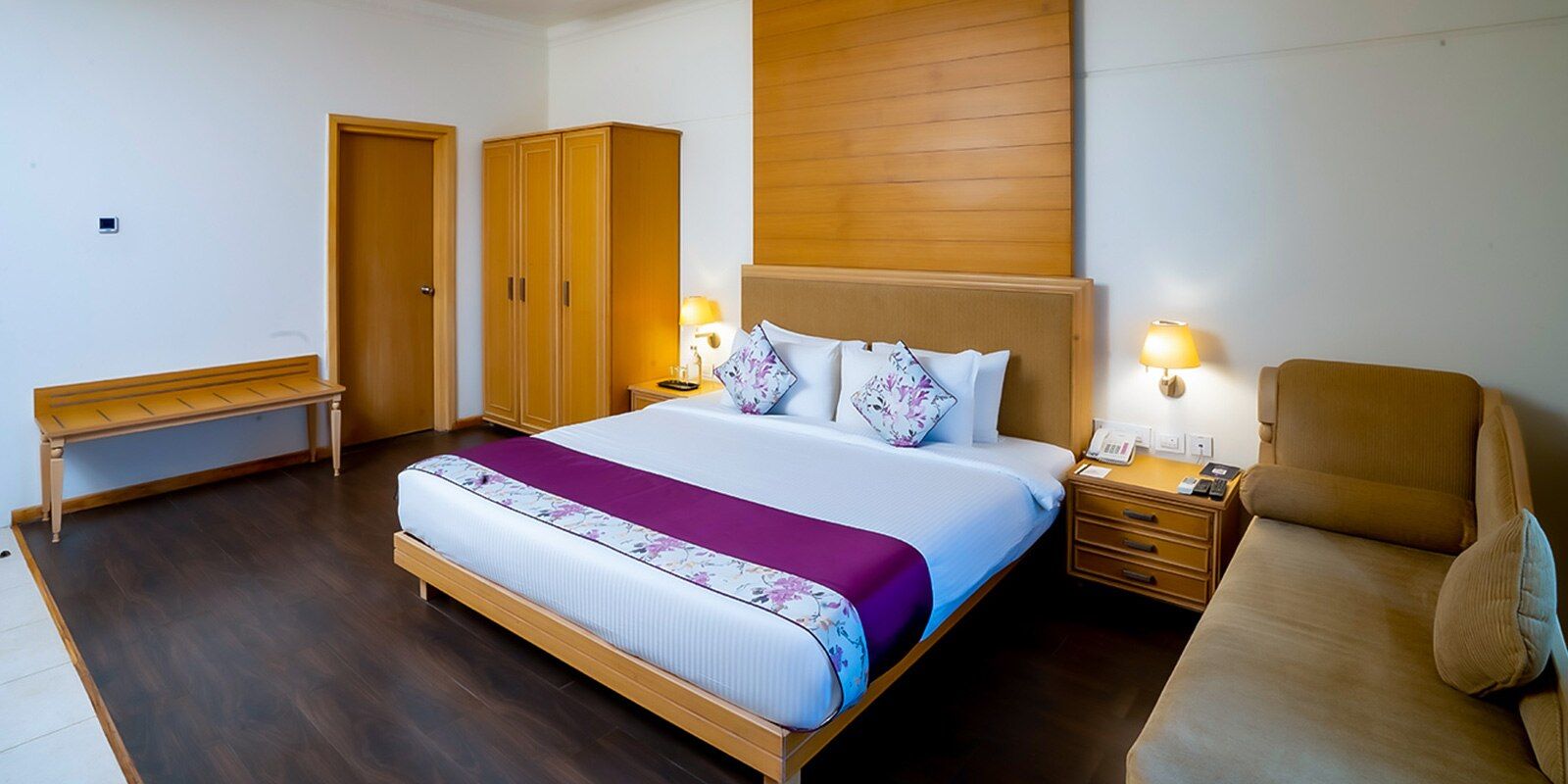 Royal Orchid Central, Shimoga Deluxe Queen Room 3