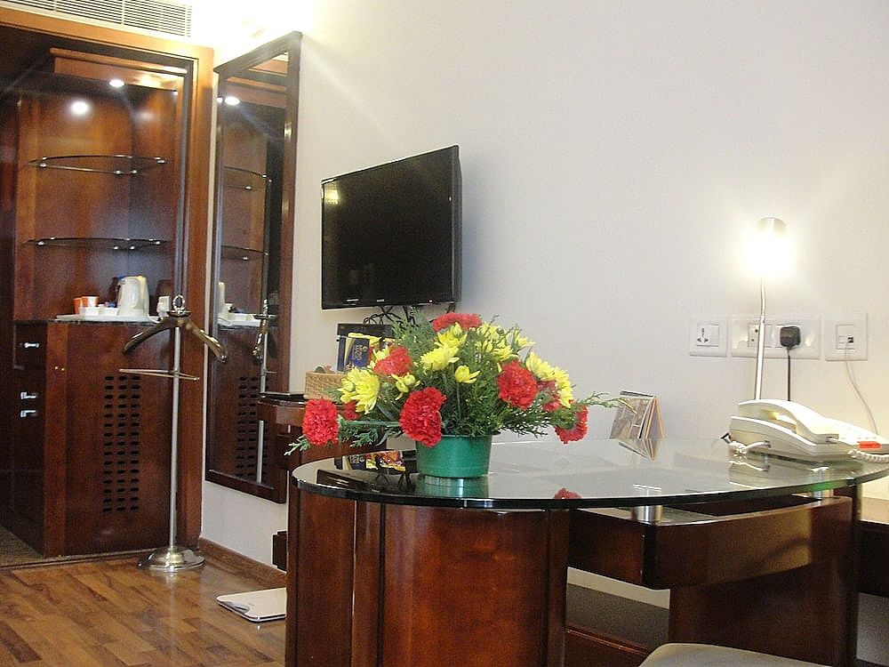 Fortune JP Palace - Member ITC Hotel Group Deluxe Room, 1 King Bed (Deluxe King Room) 4