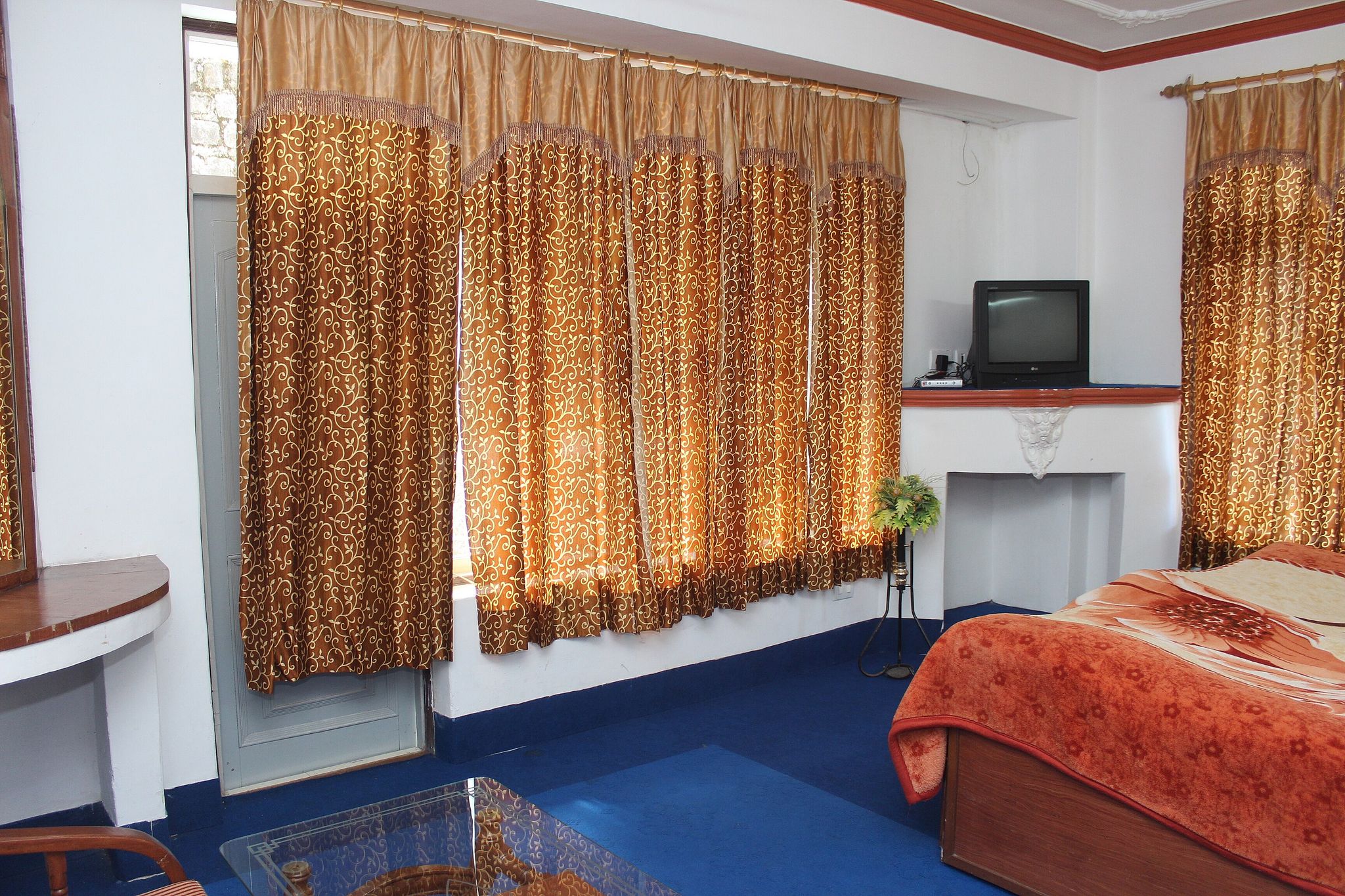 Hotel Victoriya Palace Star Class (Side Mountain View) Room 4
