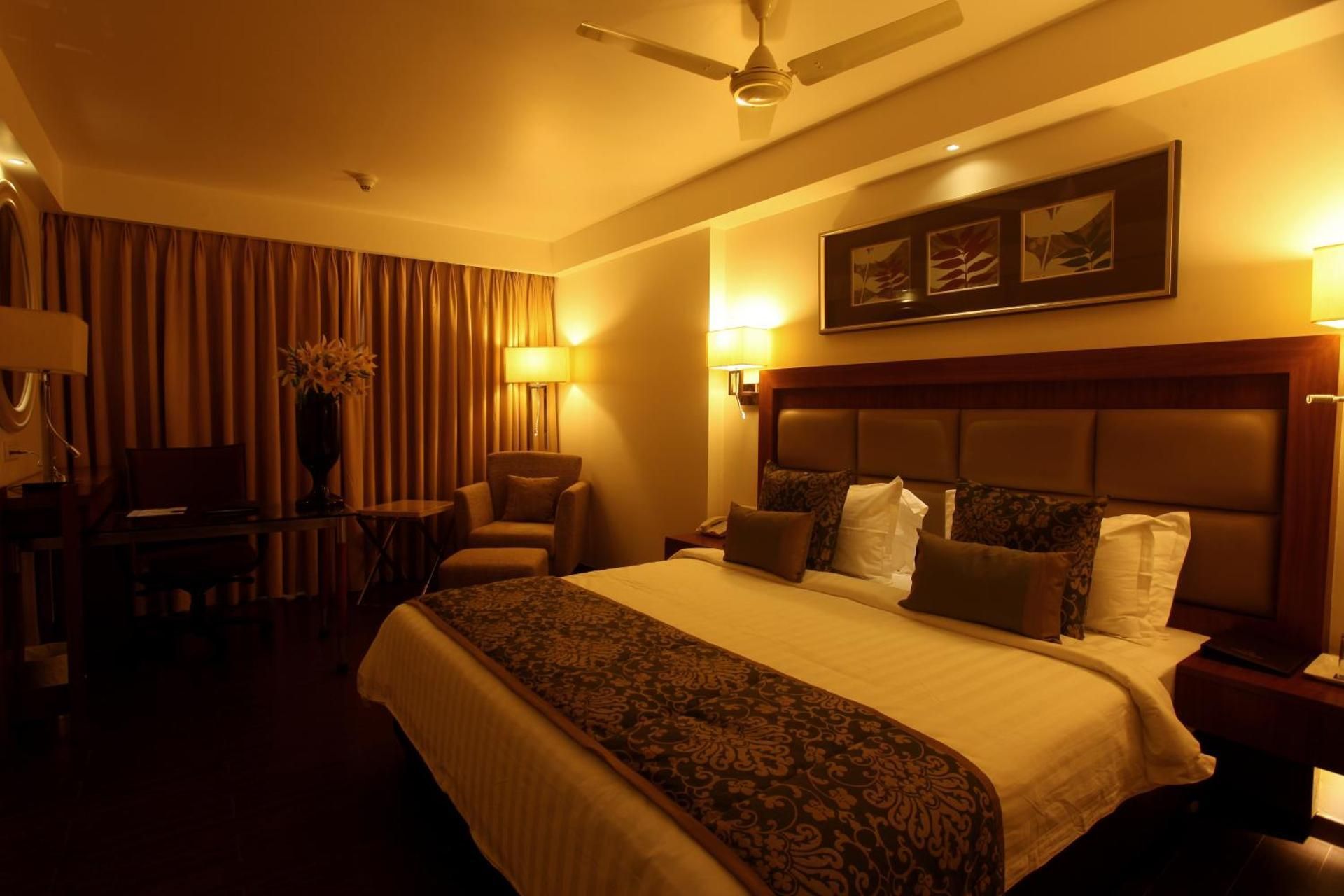 Deluxe Room - 1 King Bed 41 8SQM WiFi Living Area
