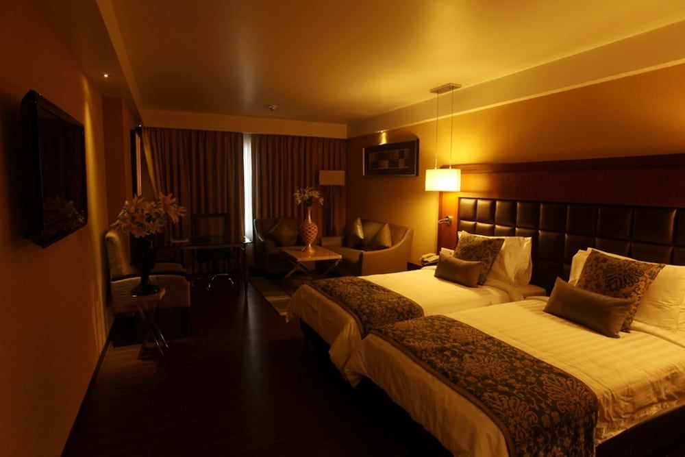 Paradigm Sarovar Portico - A Sarovar Hotel Superior Room - 2 Single Beds 32 51SQM WiFi