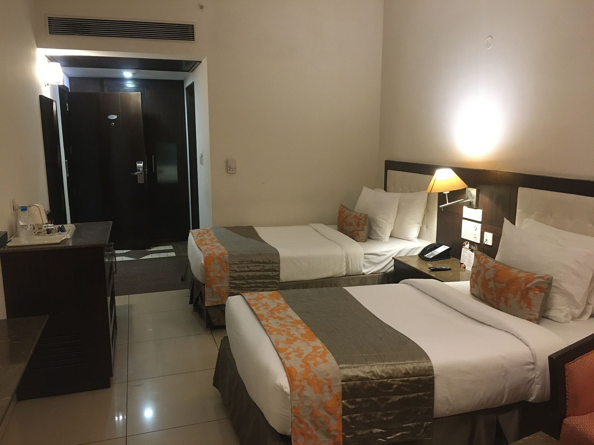 Best Western Maryland Hotel 1 King Bed, Smoking Room, Superior Room, Wi-Fi, Coffee Maker, Safe, Mini Bar 2