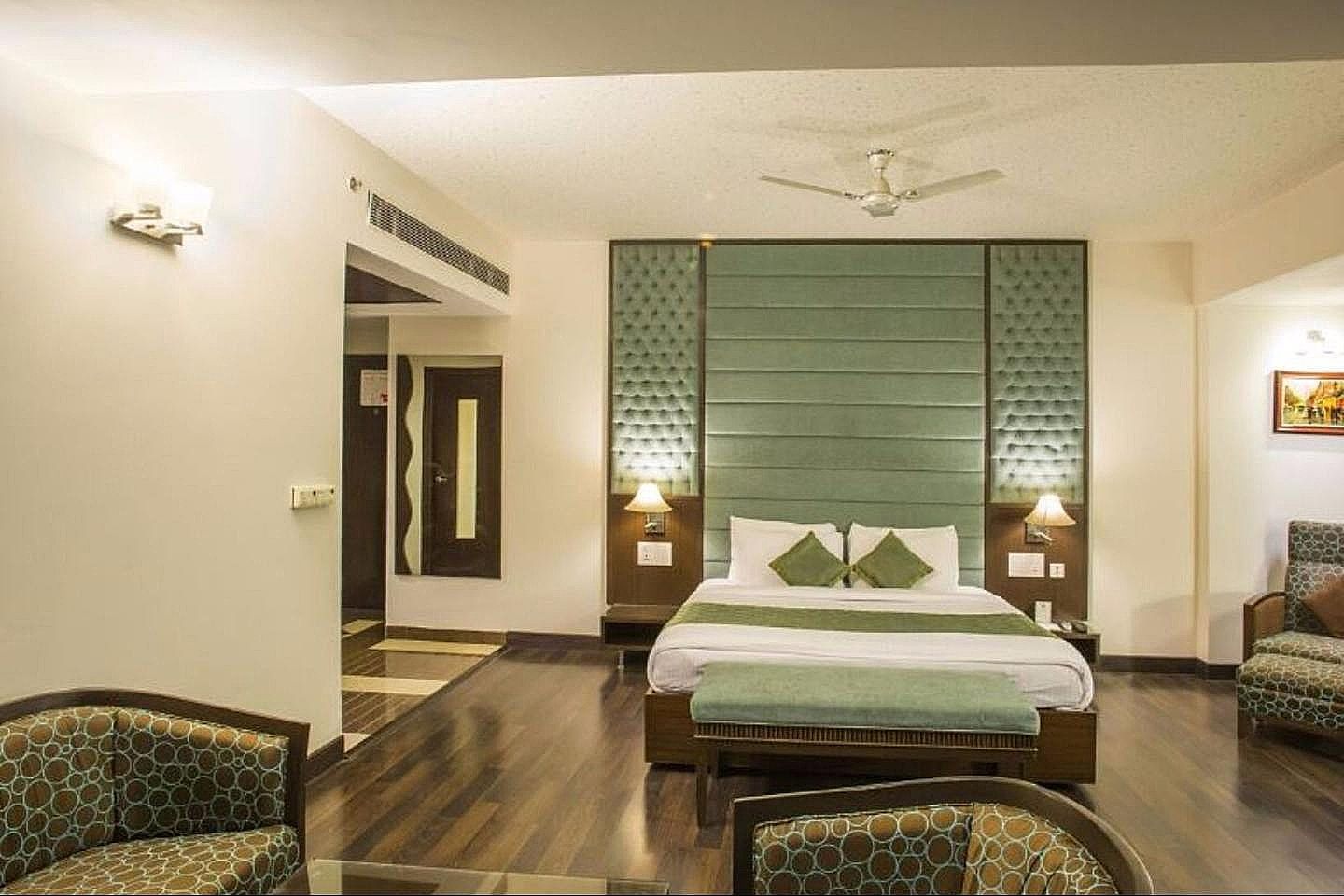 1 King Bed, Non-Smoking, Standard Room, Mini Bar, Air-Conditioned, Wi-Fi