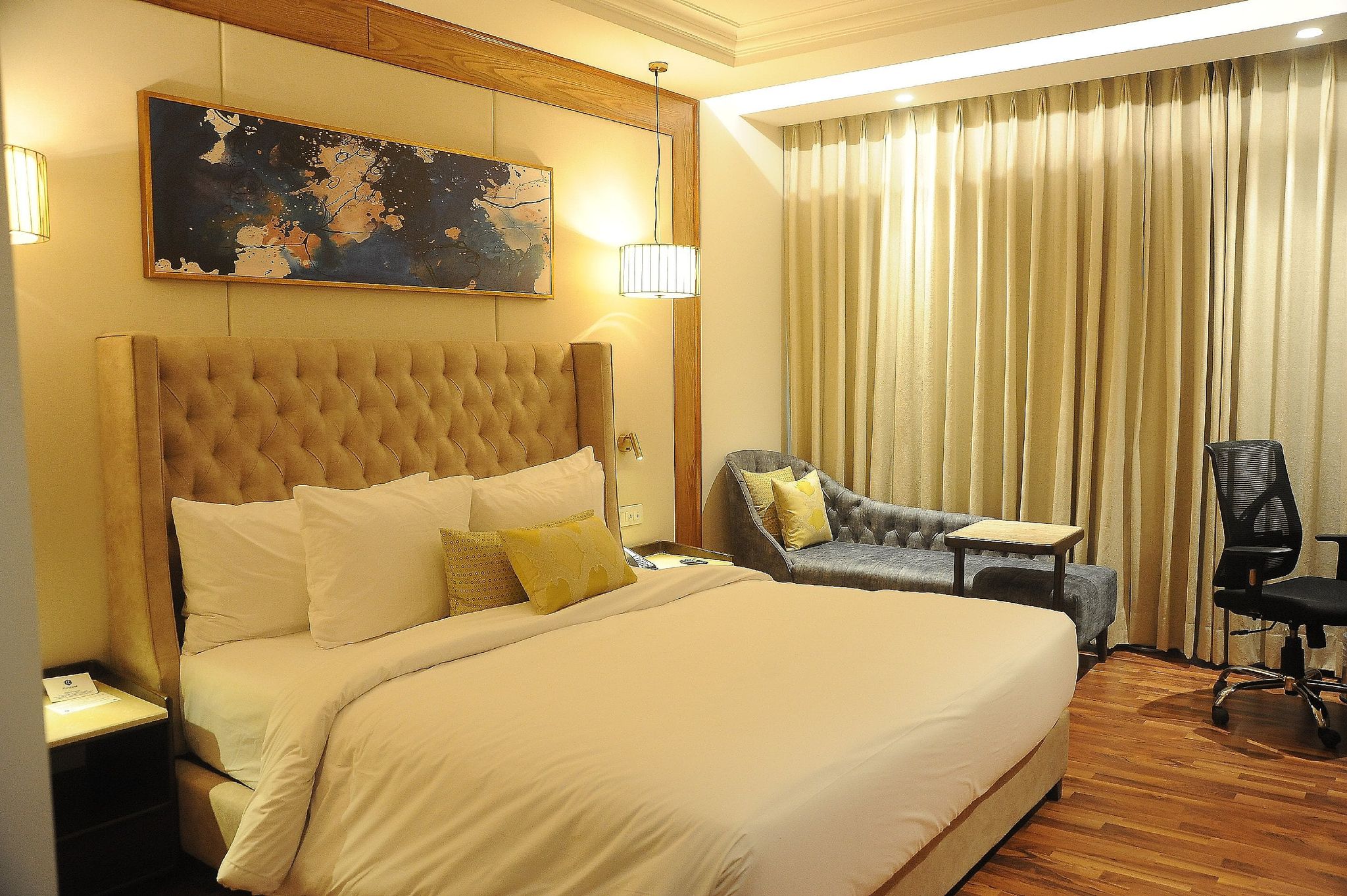 Best Western Maryland Hotel 1 King Bed, Smoking Room, Superior Room, Wi-Fi, Coffee Maker, Safe, Mini Bar 4