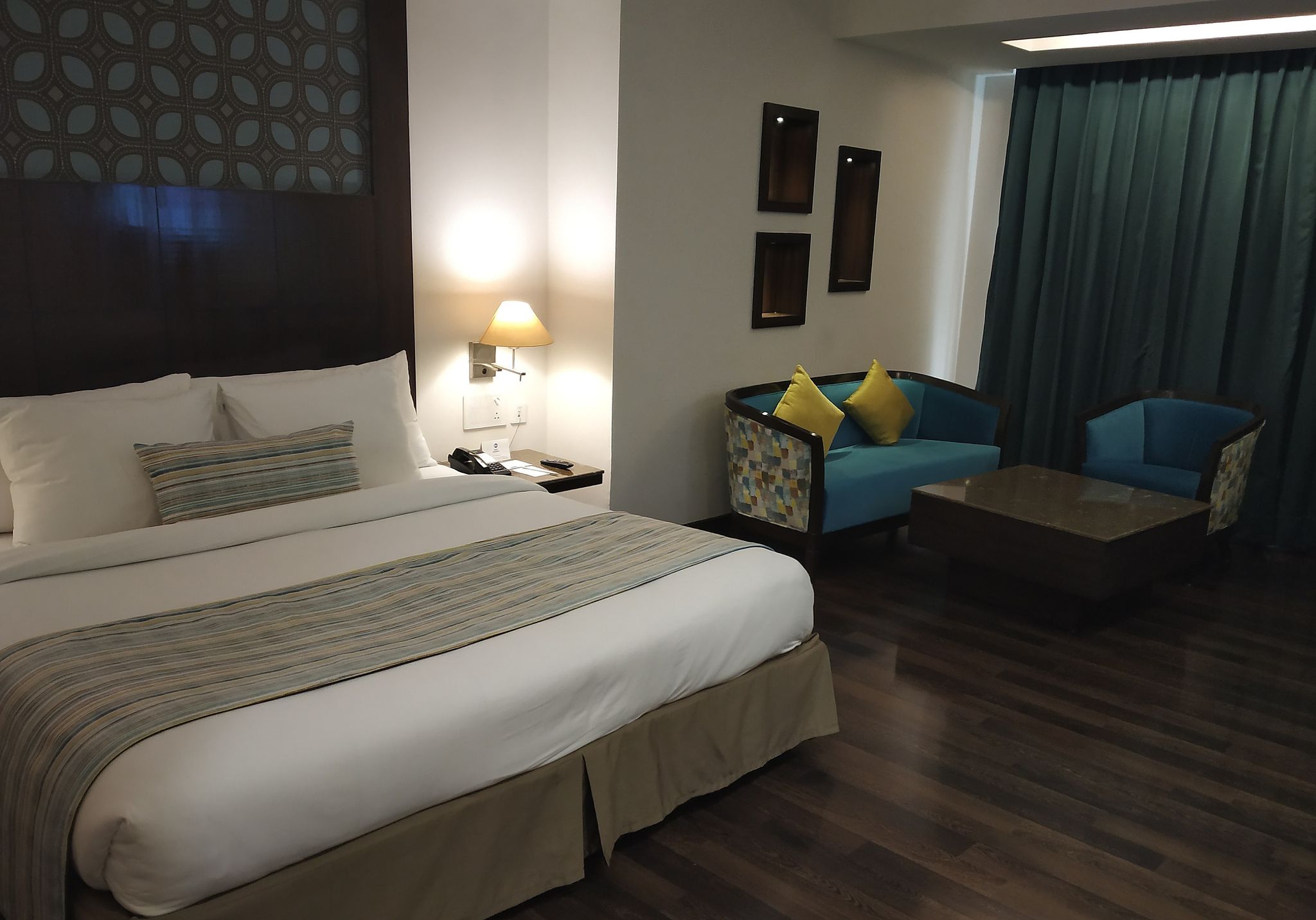 1 King Bed, Non-Smoking, Superior Room, Wi-Fi, Mini Bar, Coffee And Tea Maker, Shower