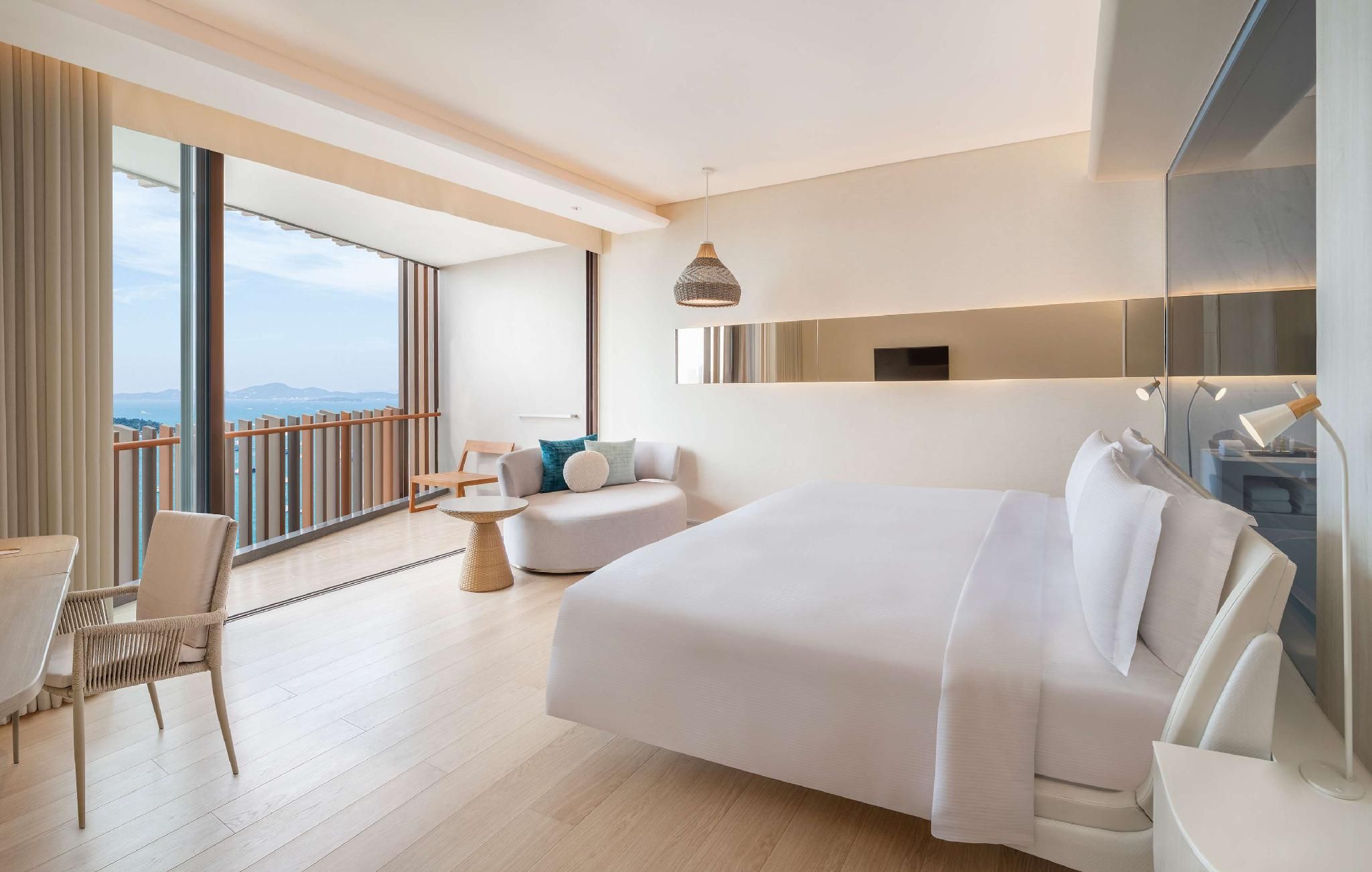 KING HILTON EXECUTIVE - OCEAN VIEW
