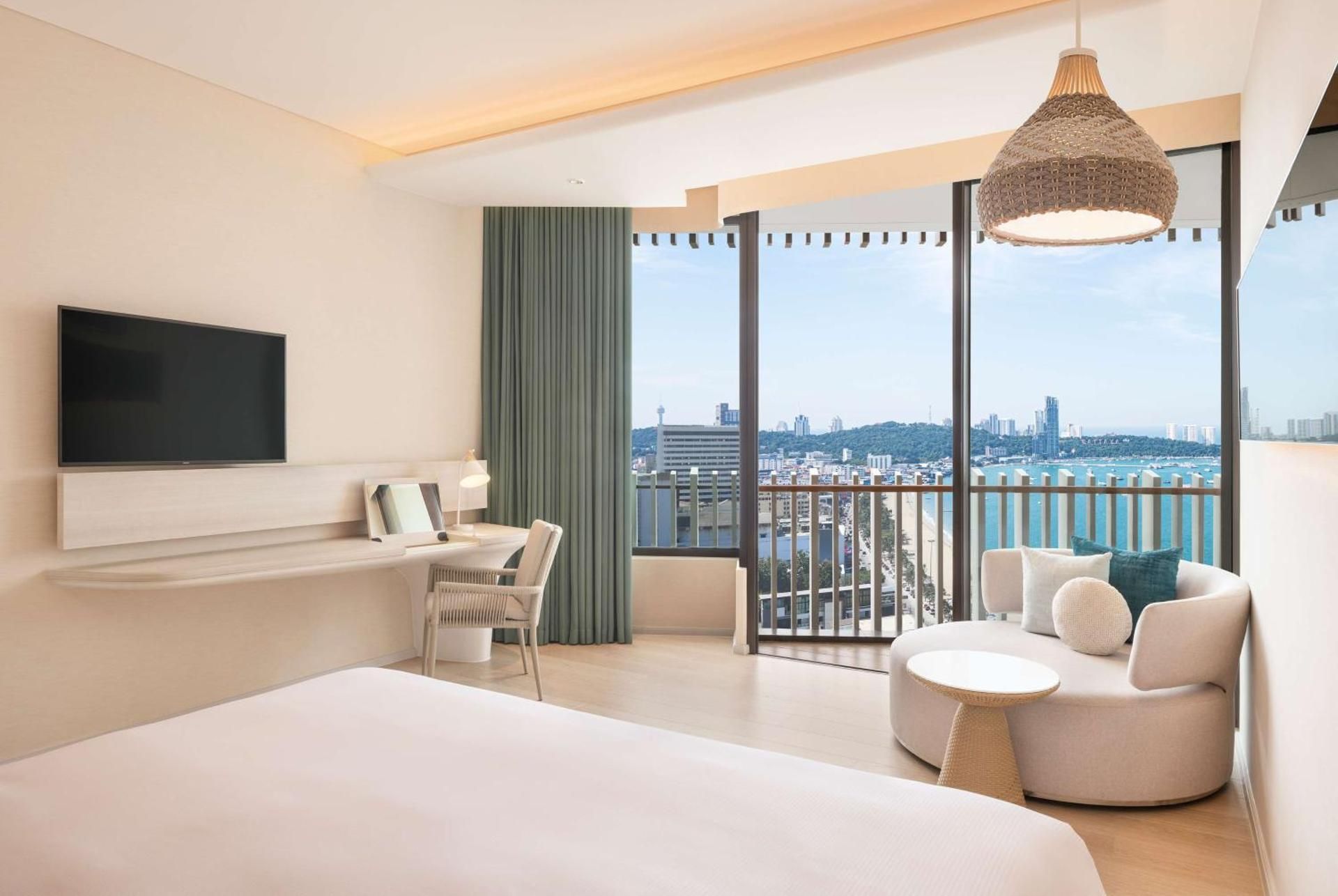 KING HILTON DELUXE - OCEAN VIEW