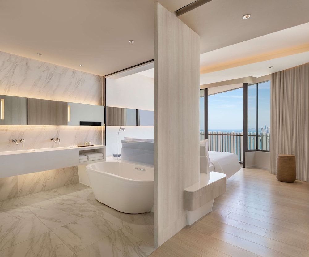 Family Suite, 1 King Bed, Ocean View (Premium)