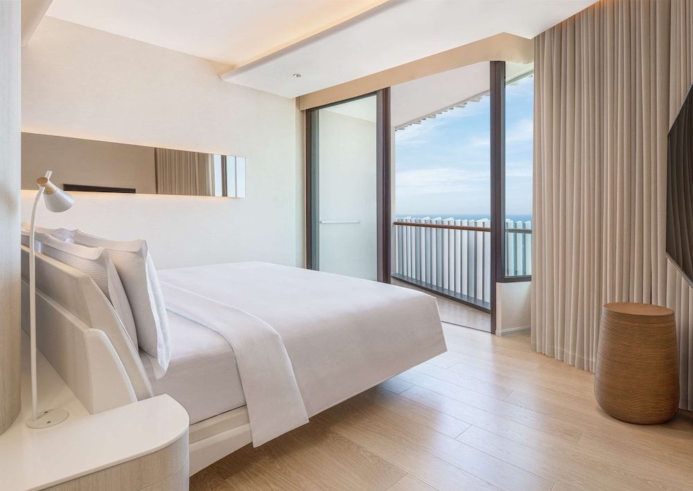 Family Suite, 1 King Bed, Ocean View (Premium)