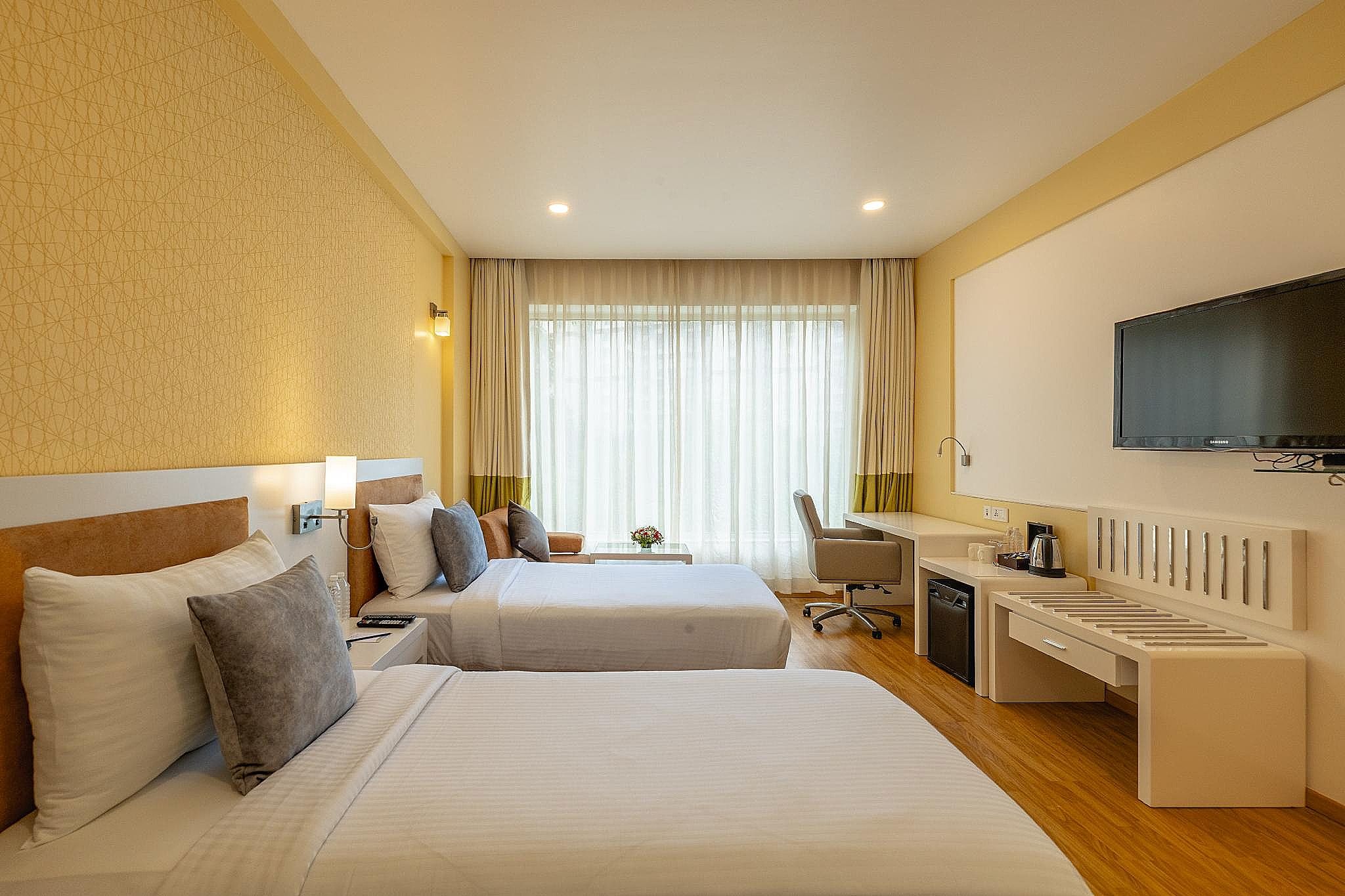 Hotel Kohinoor Elite Near BKC Elite Room with all Meals