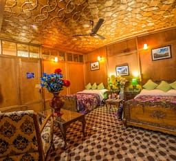 Swan Group of Houseboats Premier Room 25