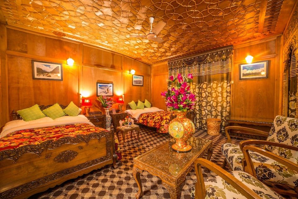 Swan Group of Houseboats Premier Room 5