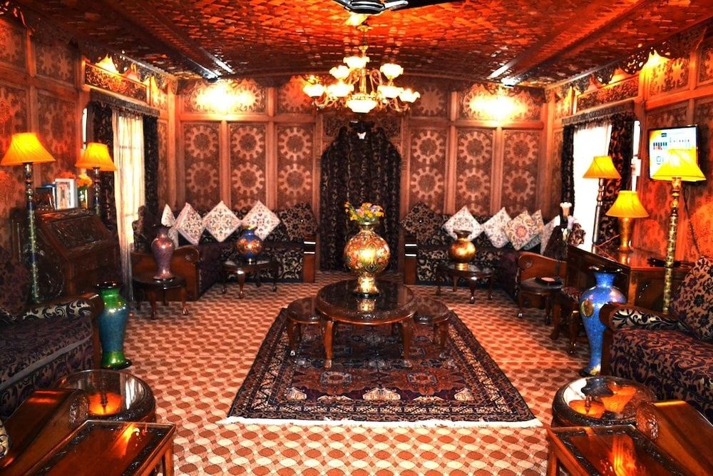 Food & Dining