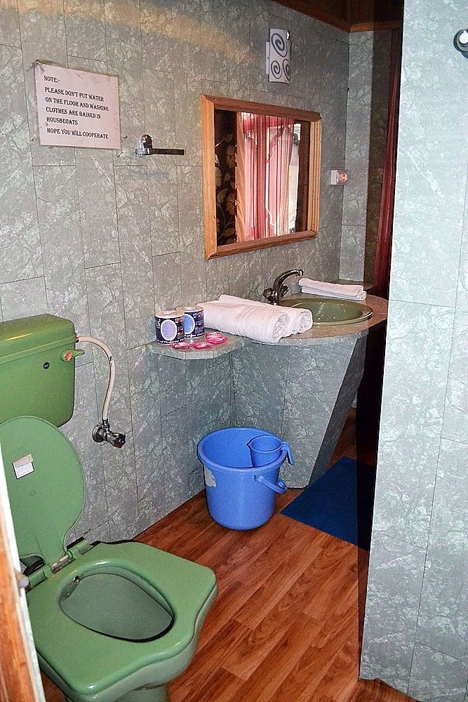 Swan Group of Houseboats Premier Room 21
