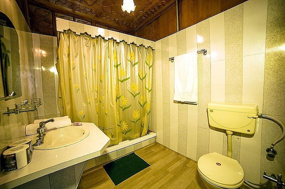 Swan Group of Houseboats Premier Room 13