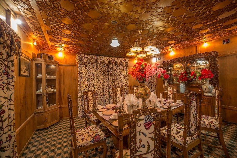 Food & Dining