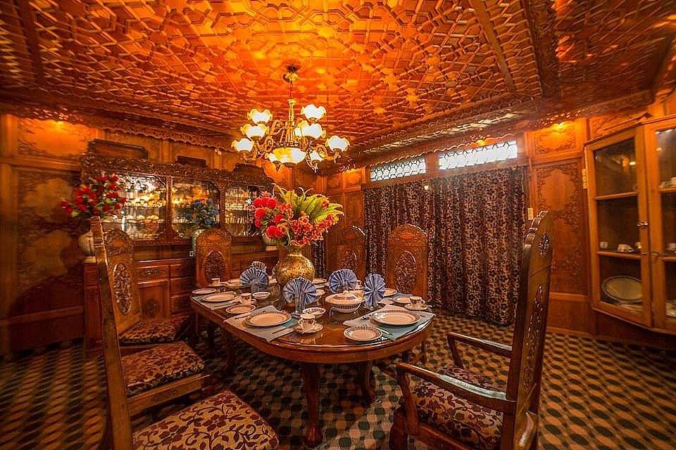 Food & Dining
