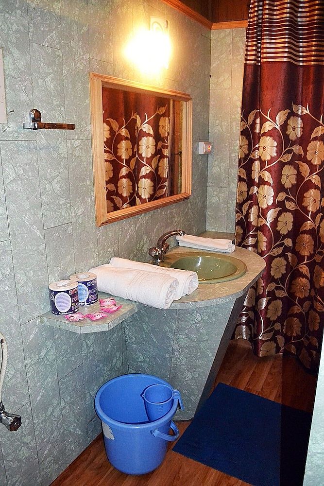Swan Group of Houseboats Premier Room 14