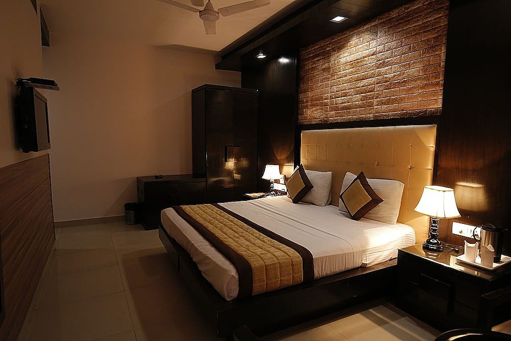 Hotel Delhi Pride Deluxe AC Room (Delhi ID Accepted) 9