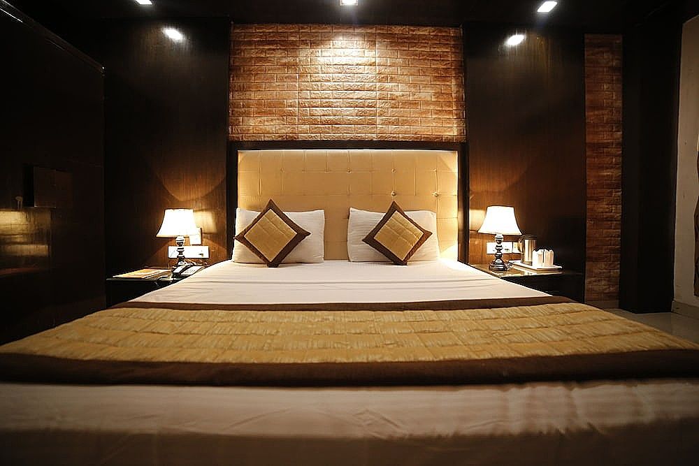 Hotel Delhi Pride Deluxe AC Room (Delhi ID Accepted) 2