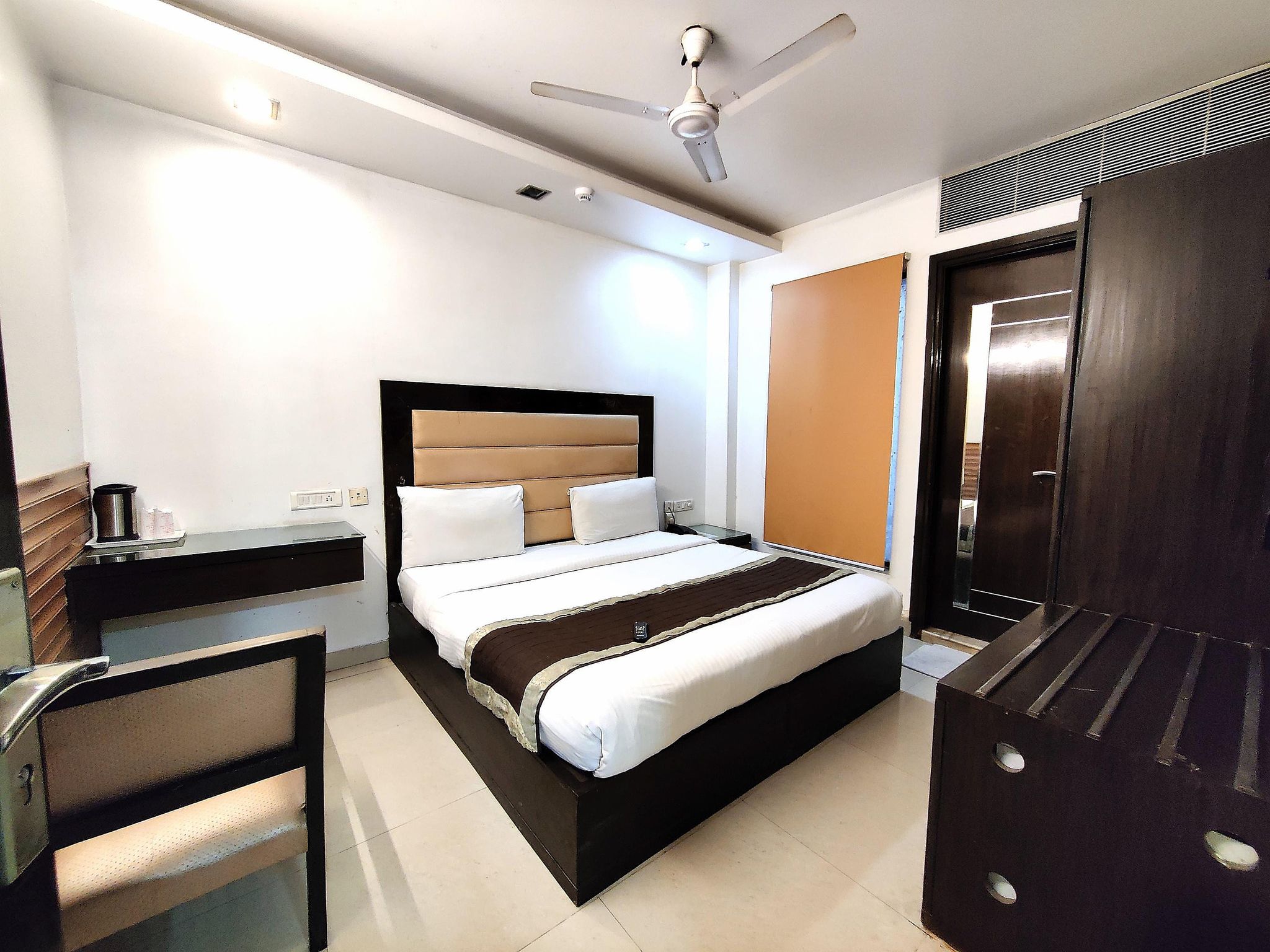 Hotel Delhi Pride Deluxe AC Room (Delhi ID Accepted) 5