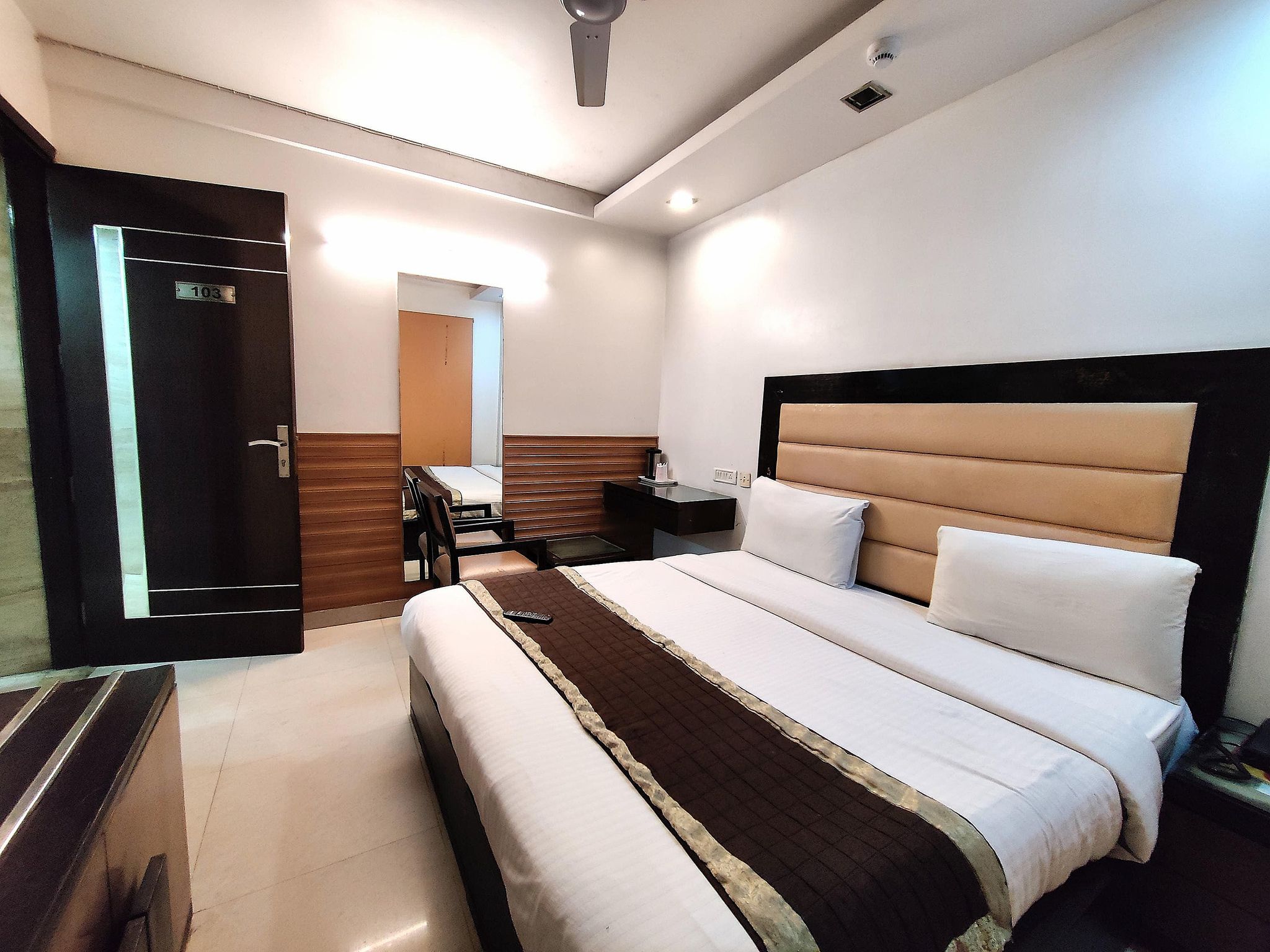 Hotel Delhi Pride Deluxe AC Room (Delhi ID Accepted) 6