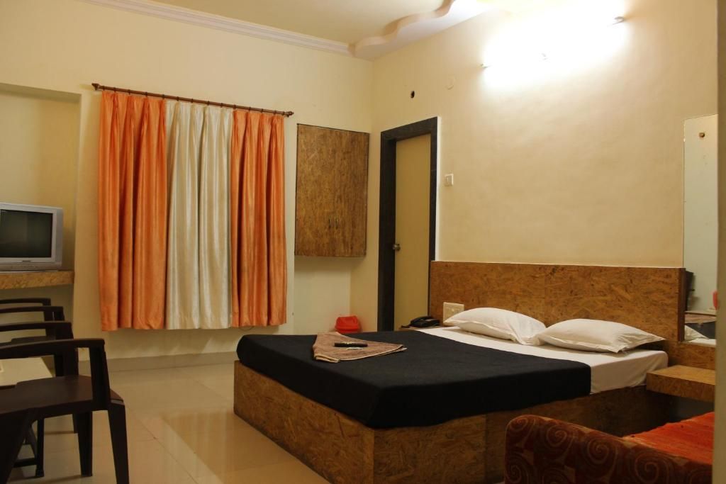 Hotel Yog Palace Deluxe Double Room AC