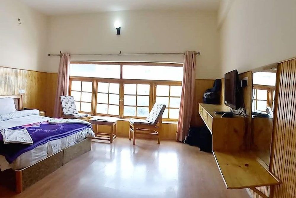 Hotel Abu Palace Deluxe Room 4