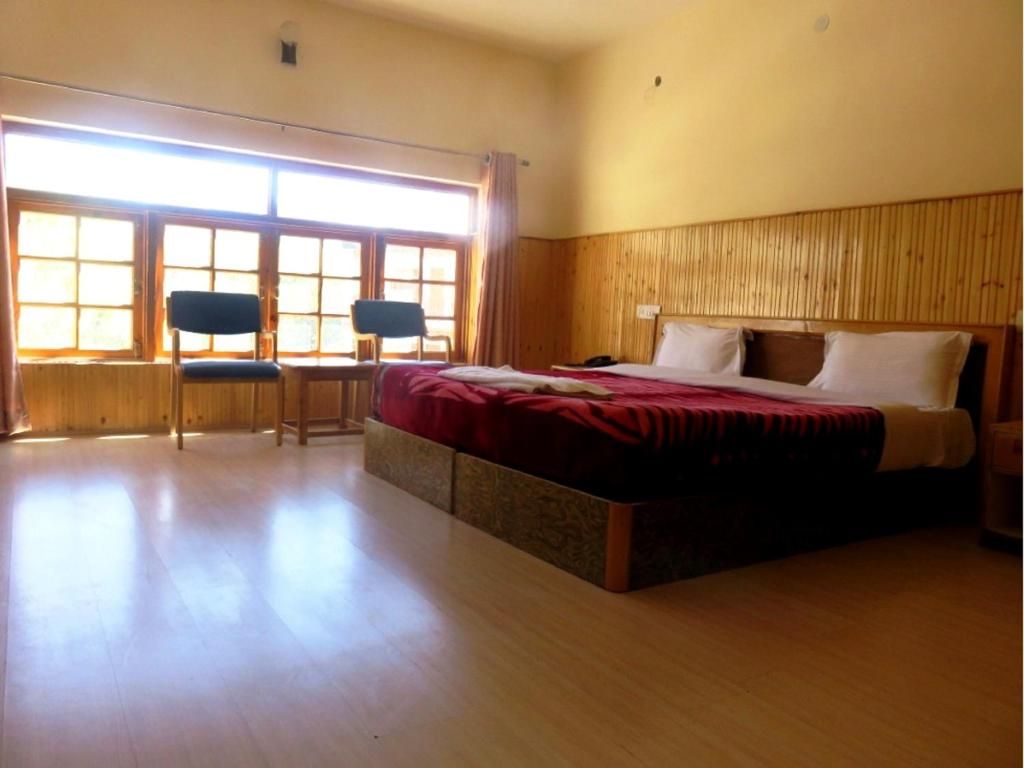 Hotel Abu Palace Deluxe Room 2