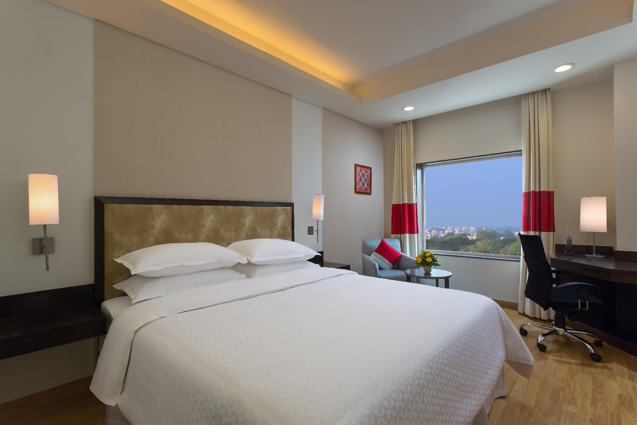 Four Points by Sheraton Vadodara Traditional Room, Guest room, 1 King 5