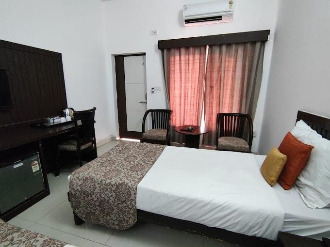 MPT Temple View 6 Bedded Family Room 2