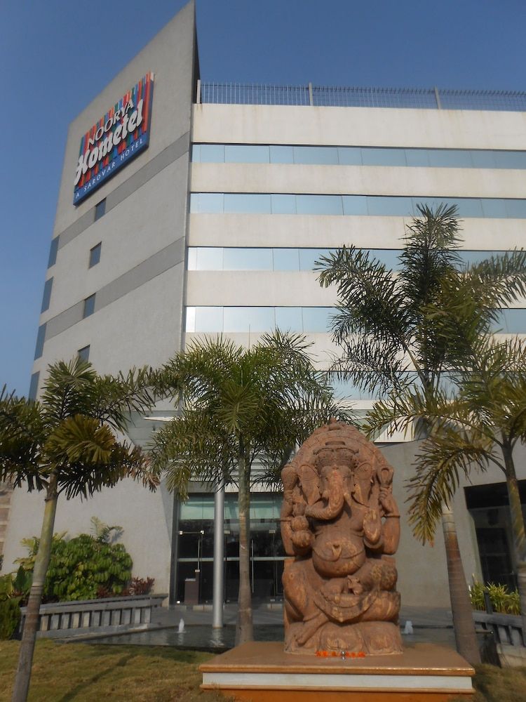 Noorya Business & Banquet Hotel 