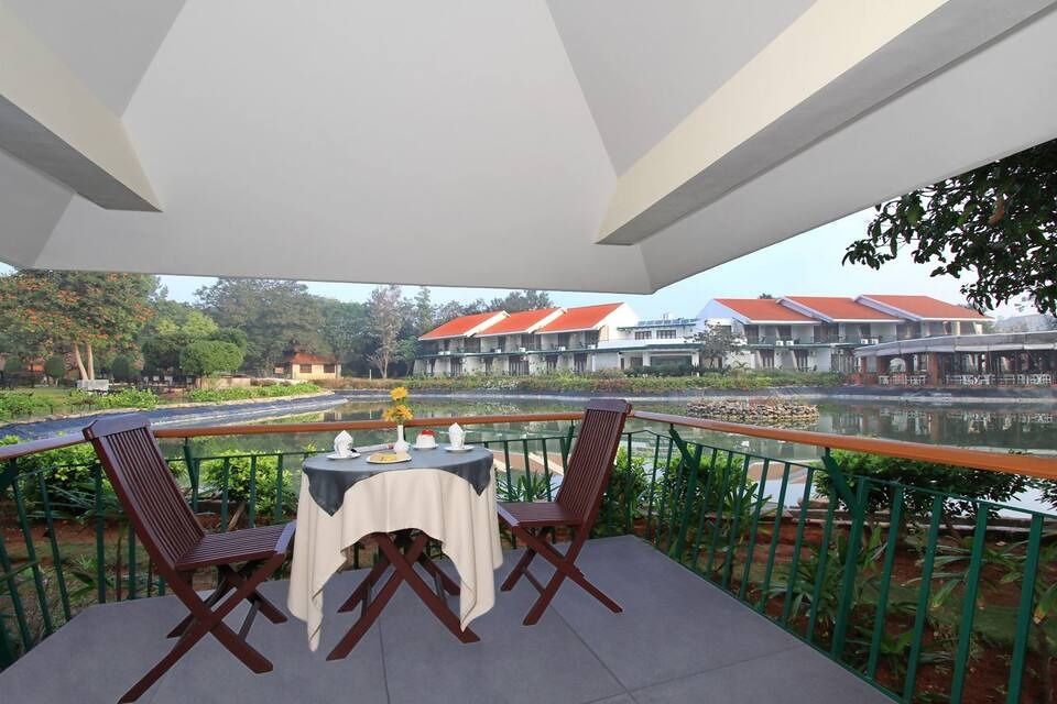 Lake View Cottage Double Balcony