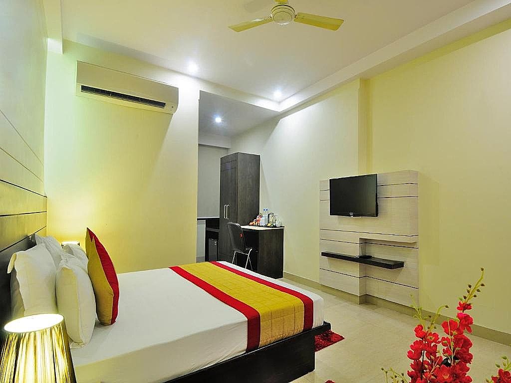 Hotel Sky Rich International Karol Bagh Deluxe Room  12