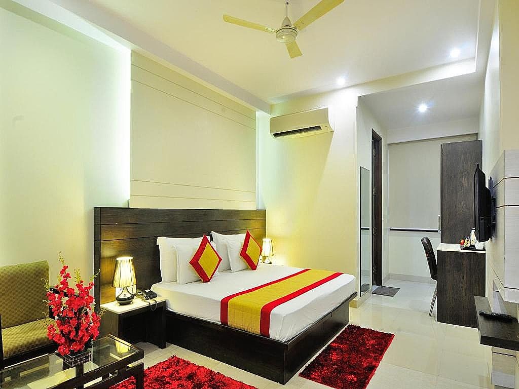 Hotel Sky Rich International Karol Bagh Deluxe Room  4