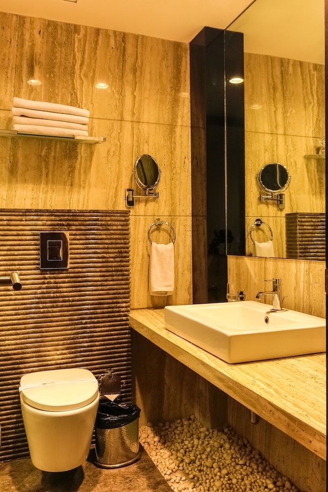 The Nanee Suites Deluxe Twin Room 4